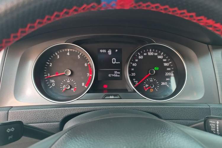 Used Volkswagen Golf 2016 1.6L Automatic Fashion Model Instrument Cluster
