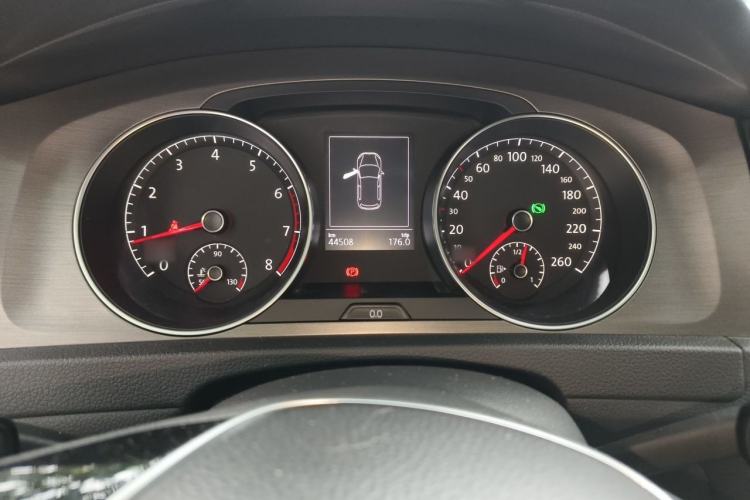 Used Volkswagen Golf 2016 230TSI Automatic Comfort Version Instrument Cluster