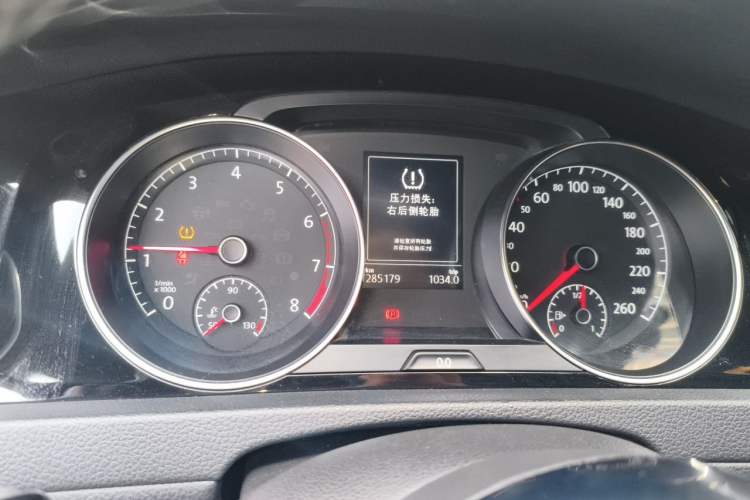 Used Volkswagen Golf 2016 1.4TSI Automatic R-Line Instrument Cluster
