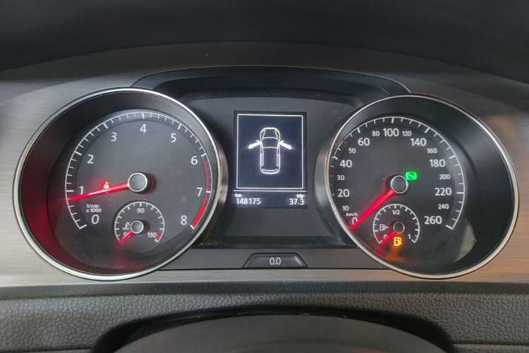 Used Volkswagen Golf 2016 230TSI Automatic Luxury Version Instrument Cluster