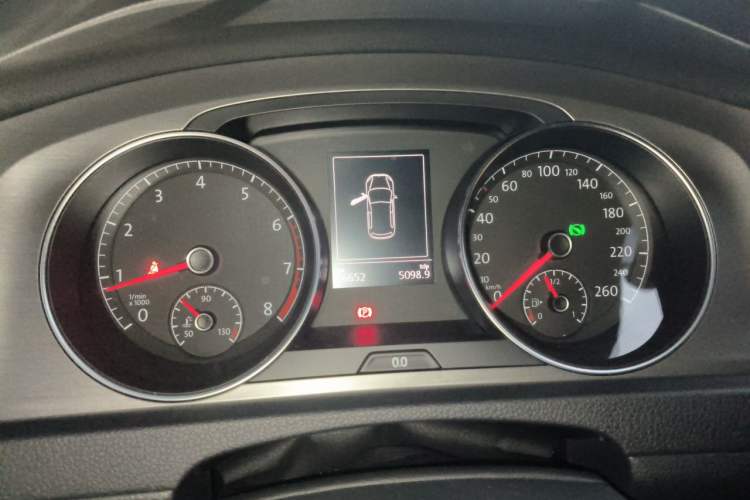 Used Volkswagen Golf 2016 230TSI Automatic Comfort Version Instrument Cluster
