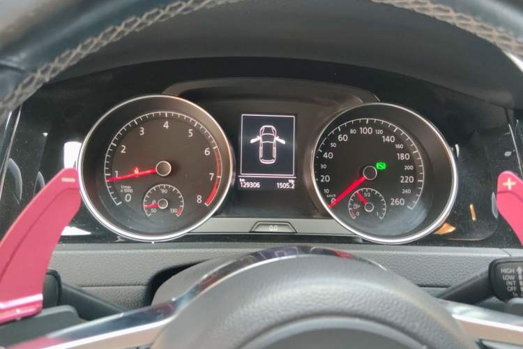 Used Volkswagen Golf 2016 1.4TSI Automatic R-Line Instrument Cluster
