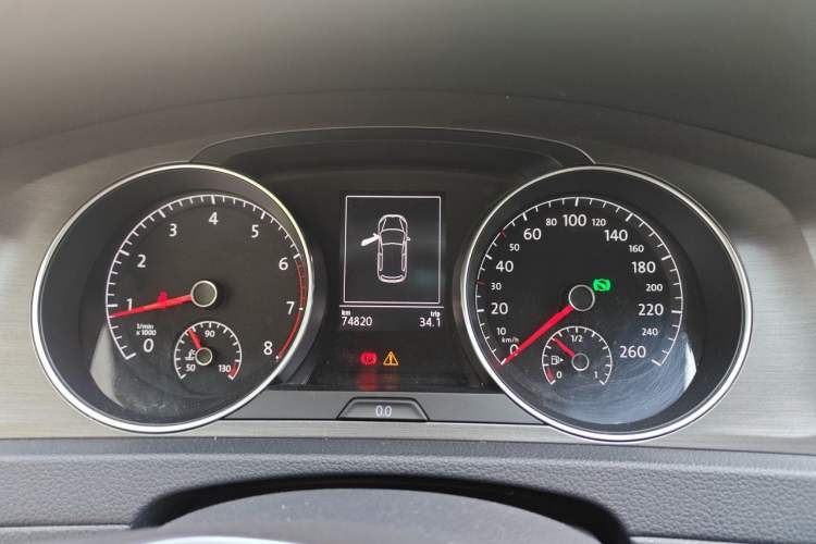 Used Volkswagen Golf 2016 230TSI Automatic Comfort Version Instrument Cluster