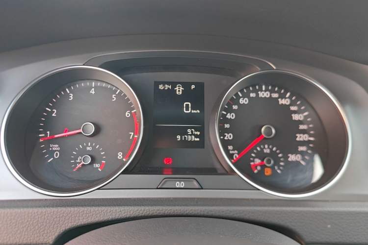 Used Volkswagen Golf 2016 1.6L Automatic Fashion Model Instrument Cluster