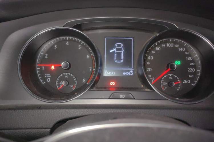 Used Volkswagen Golf 2016 230TSI Automatic Luxury Version Instrument Cluster