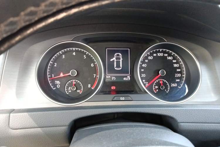 Used Volkswagen Golf 2016 230TSI Automatic Comfort Version Instrument Cluster
