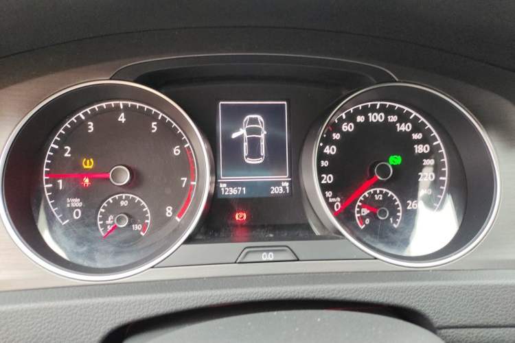 Used Volkswagen Golf 2016 230TSI Automatic Comfort Version Instrument Cluster