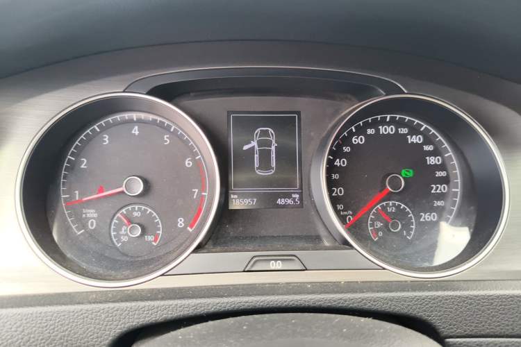 Used Volkswagen Golf 2016 230TSI Automatic Comfort Version Instrument Cluster