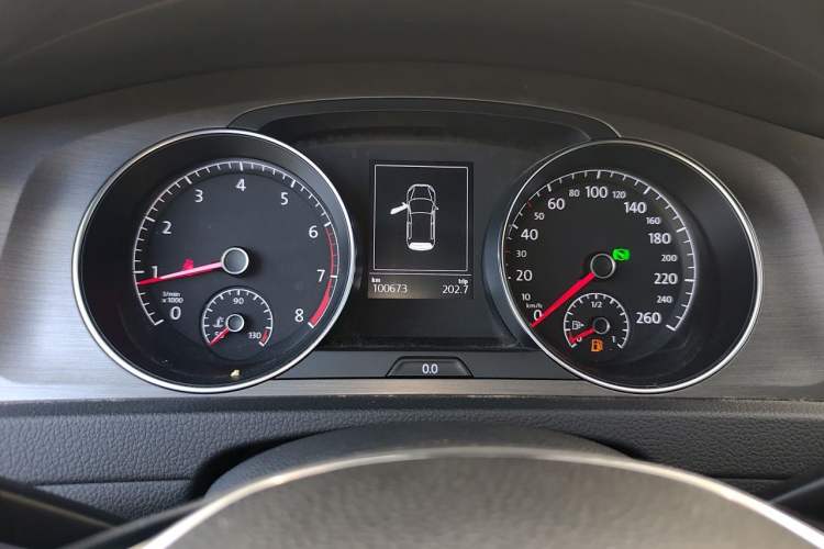 Used Volkswagen Golf 2016 230TSI Automatic Luxury Version Instrument Cluster