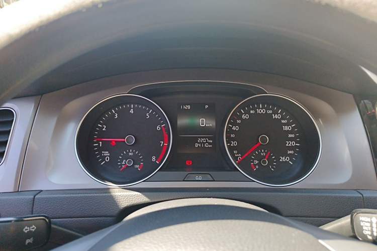 Used Volkswagen Golf 2016 1.6L Automatic Fashion Model Instrument Cluster