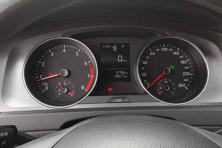 Used Volkswagen Golf 2016 1.6L Automatic Fashion Model Instrument Cluster
