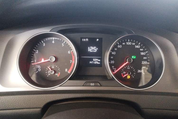Used Volkswagen Golf 2016 1.6L Automatic Fashion Model Instrument Cluster