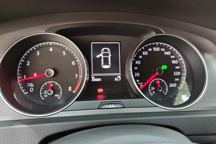 Used Volkswagen Golf 2016 230TSI Automatic Comfort Version Instrument Cluster