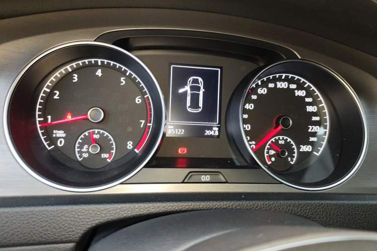 Used Volkswagen Golf 2016 230TSI Manual Comfort Version Instrument Cluster