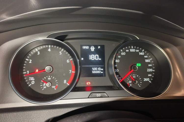 Used Volkswagen Golf 2016 1.6L Automatic Fashion Model Instrument Cluster