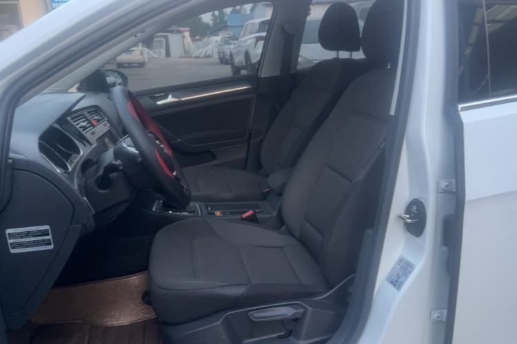 Used Volkswagen Golf 2016 1.6L Automatic Comfort Model Interior 1
