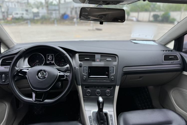 Used Volkswagen Golf 2016 230TSI Automatic Comfort Version Interior 1