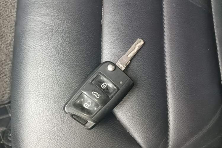 Used Volkswagen Golf 2016 230TSI Automatic Luxury Version Interior 1