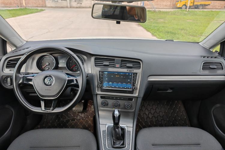 Used Volkswagen Golf 2016 1.6L Automatic Comfort Model Interior 1