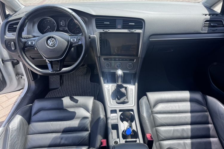 Used Volkswagen Golf 2016 230TSI Automatic Luxury Version Interior 2