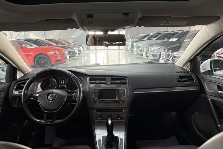 Used Volkswagen Golf 2016 230TSI Automatic Comfort Version Interior 2