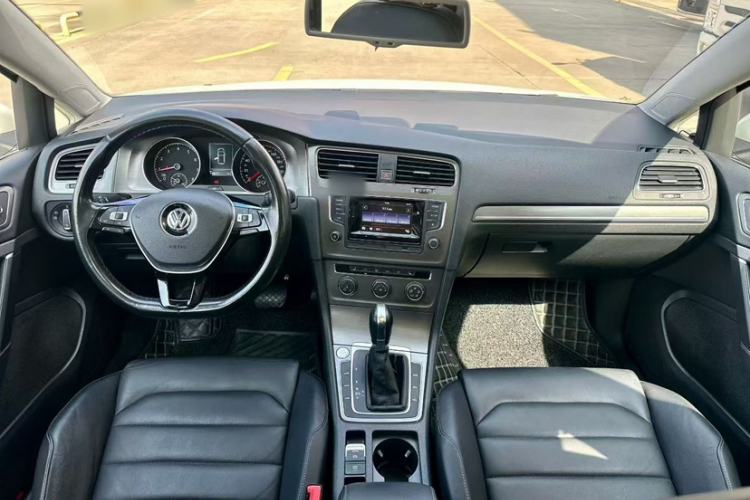 Used Volkswagen Golf 2016 230TSI Automatic Luxury Version Interior 2