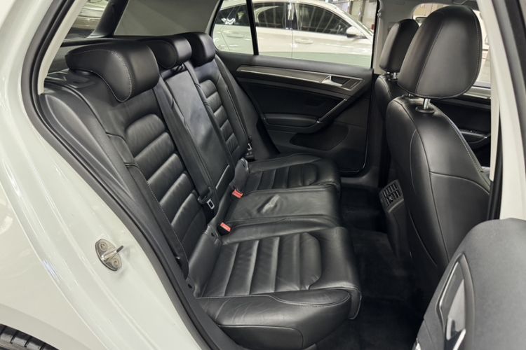 Used Volkswagen Golf 2016 230TSI Automatic Luxury Version Interior 2