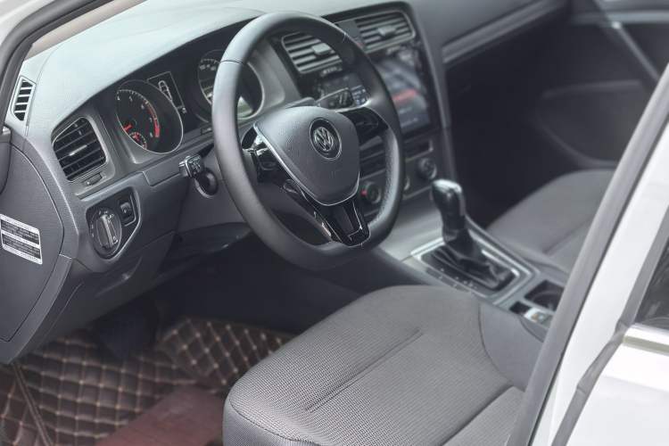 Used Volkswagen Golf 2016 230TSI Automatic Comfort Version Interior 2