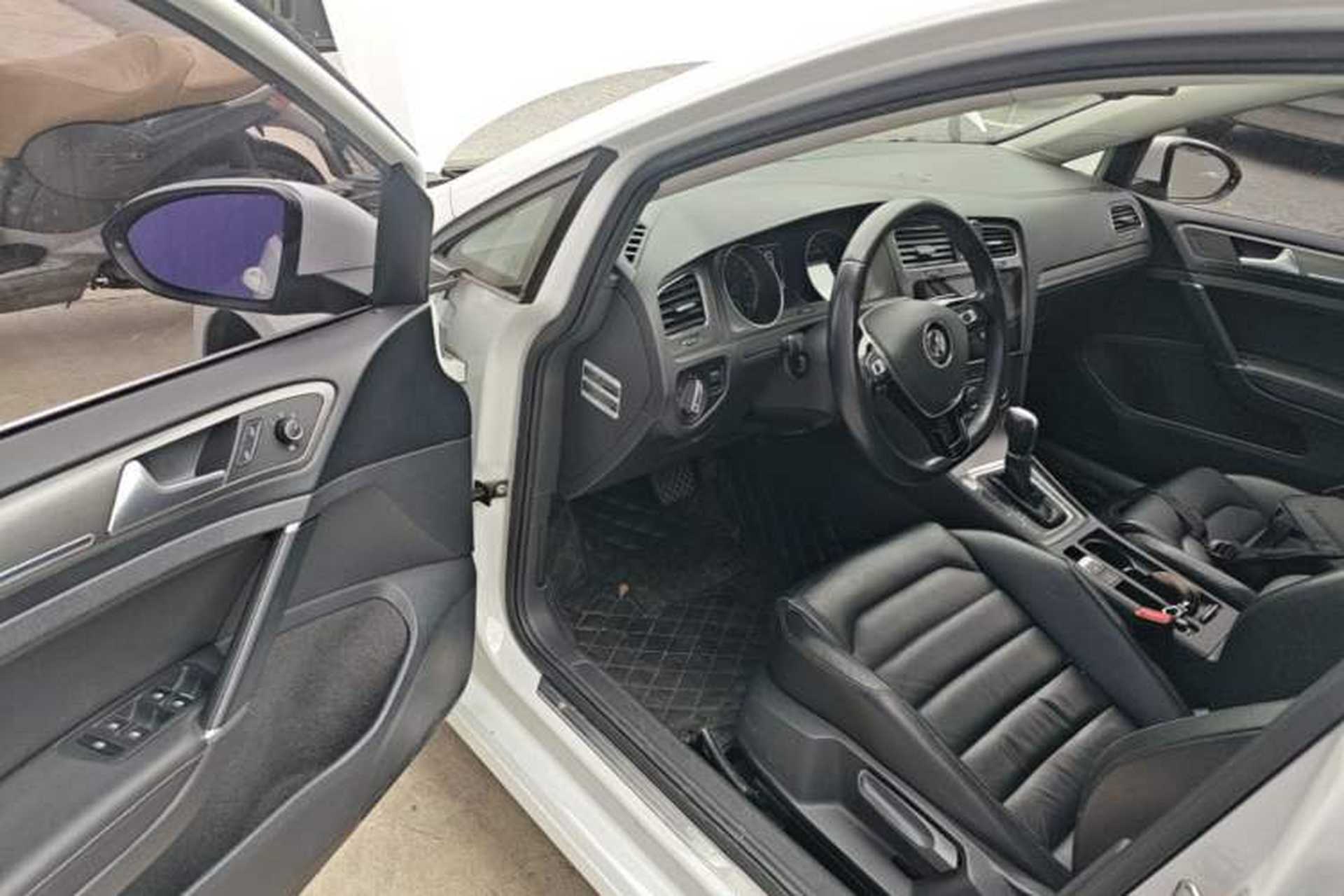 Used Volkswagen Golf 2016 230TSI Automatic Luxury Version Interior 3