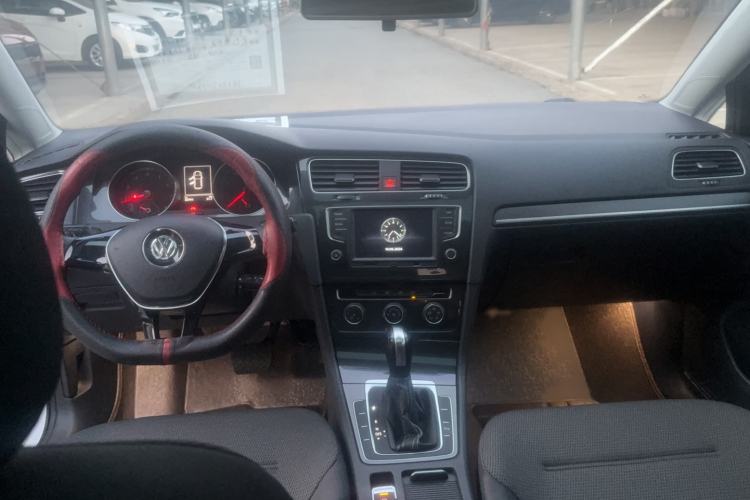 Used Volkswagen Golf 2016 1.6L Automatic Comfort Model Interior 3