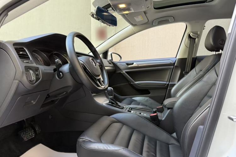 Used Volkswagen Golf 2016 230TSI Automatic Luxury Version Interior 3