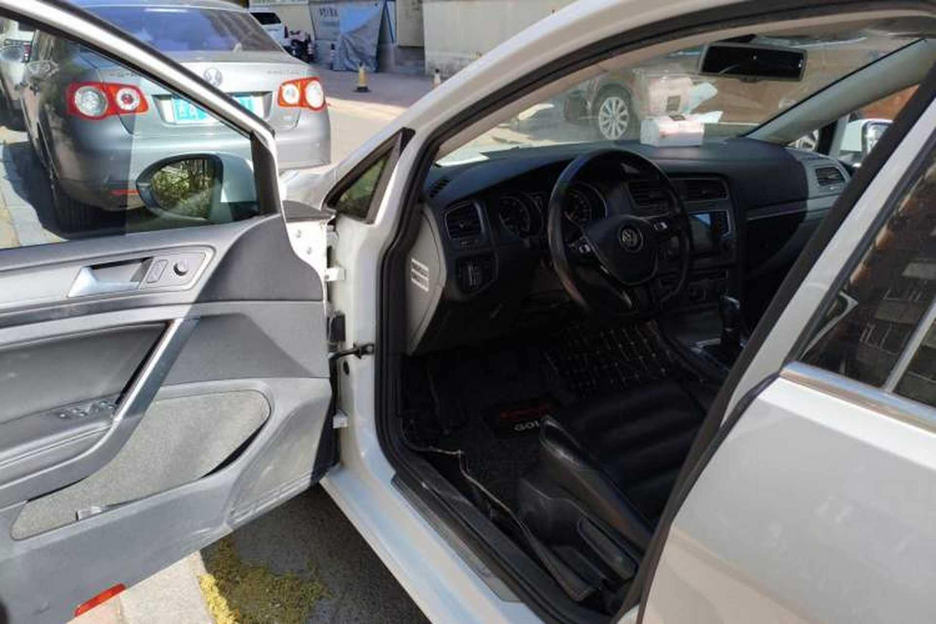 Used Volkswagen Golf 2016 230TSI Automatic Luxury Version Interior 3