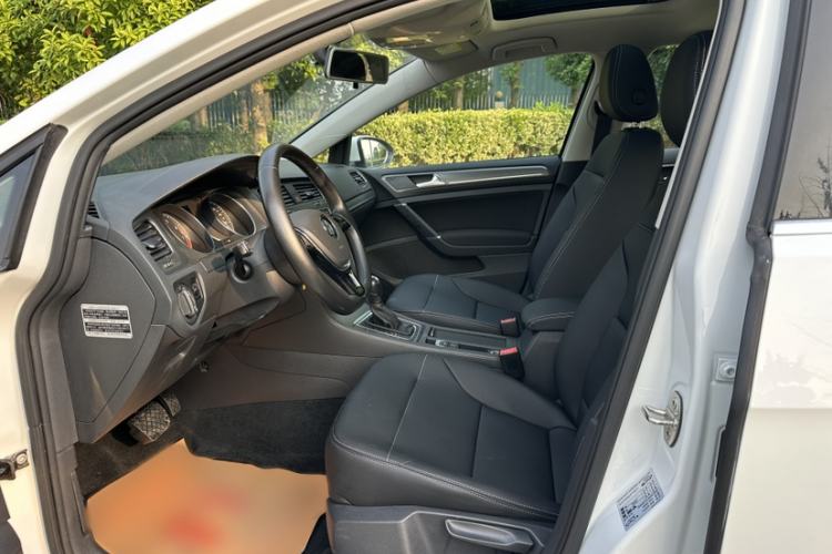 Used Volkswagen Golf 2016 230TSI Automatic Comfort Version Interior 3