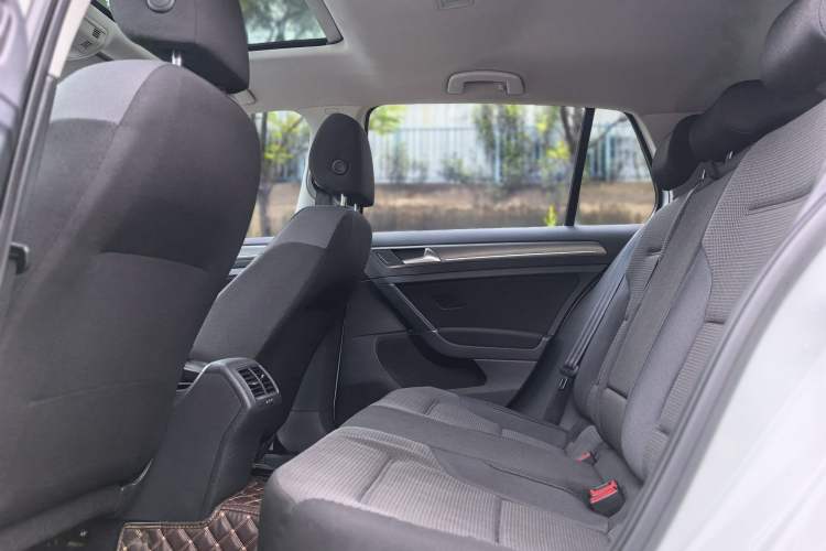 Used Volkswagen Golf 2016 230TSI Automatic Comfort Version Interior 3