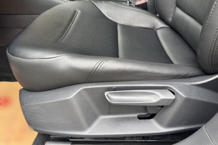 Used Volkswagen Golf 2016 230TSI Automatic Luxury Version Interior 3