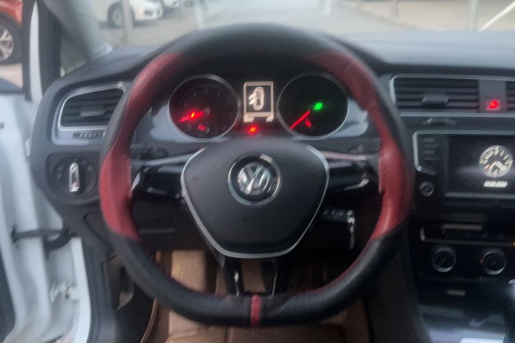 Used Volkswagen Golf 2016 1.6L Automatic Comfort Model Interior 4