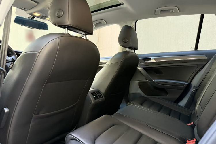 Used Volkswagen Golf 2016 230TSI Automatic Luxury Version Interior 4