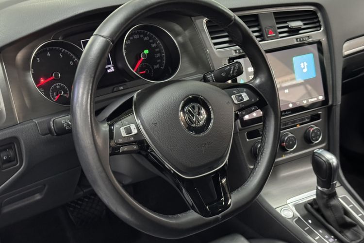 Used Volkswagen Golf 2016 230TSI Automatic Luxury Version Interior 4