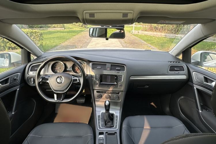 Used Volkswagen Golf 2016 230TSI Automatic Comfort Version Interior 4