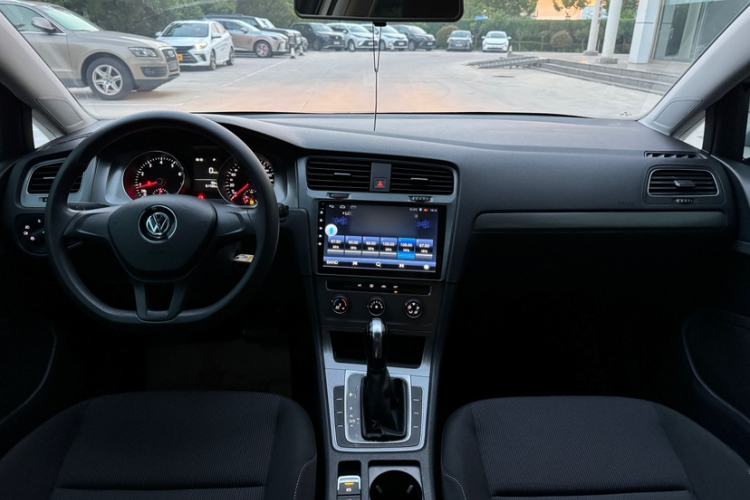 Used Volkswagen Golf 2016 1.6L Automatic Fashion Model Interior 4