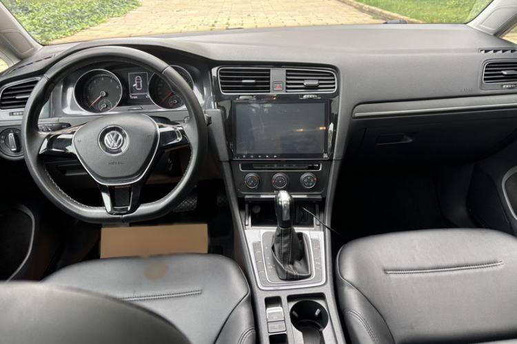 Used Volkswagen Golf 2016 230TSI Automatic Luxury Version Interior 4