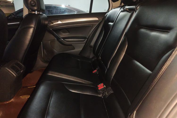 Used Volkswagen Golf 2016 230TSI Automatic Comfort Version Interior 4
