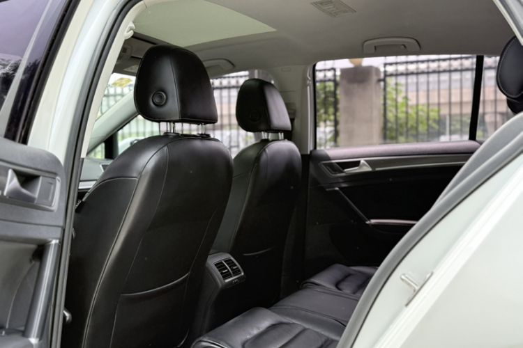 Used Volkswagen Golf 2016 230TSI Automatic Luxury Version Interior 4