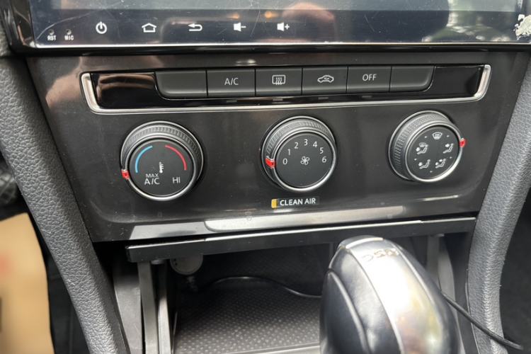 Used Volkswagen Golf 2016 230TSI Automatic Luxury Version Interior 5