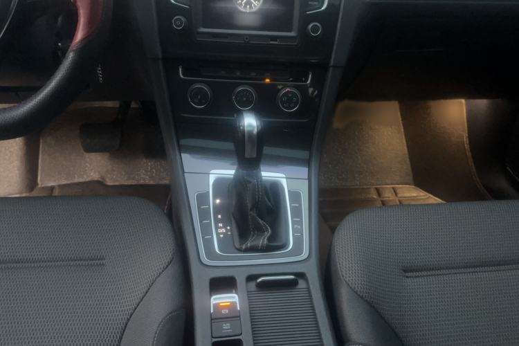 Used Volkswagen Golf 2016 1.6L Automatic Comfort Model Interior 6