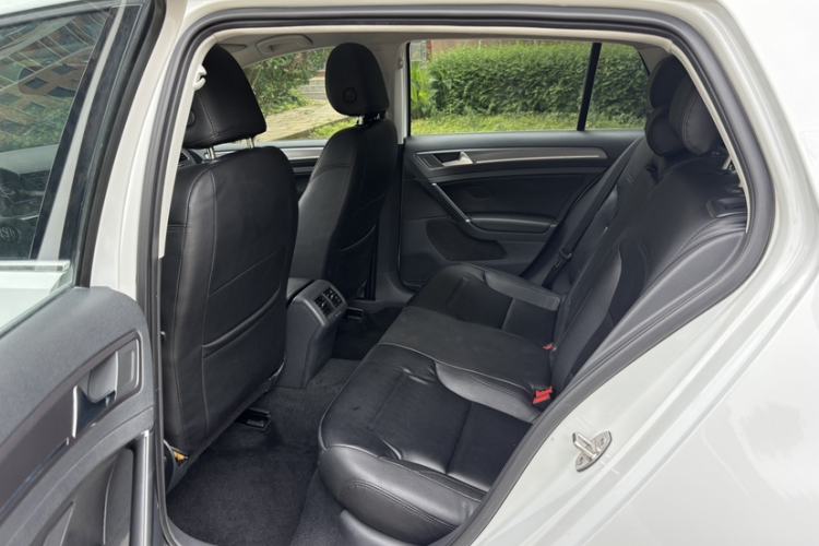 Used Volkswagen Golf 2016 230TSI Automatic Luxury Version Interior 6