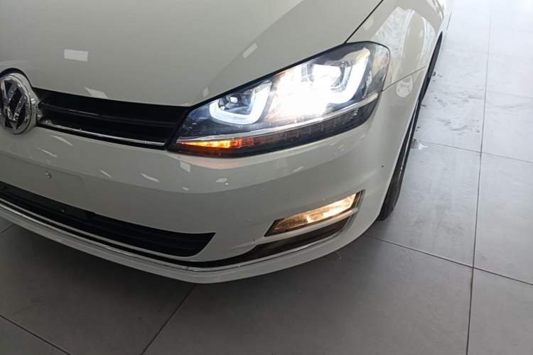 Used Volkswagen Golf 2016 1.6L Automatic Fashion Model Left Front Headlight