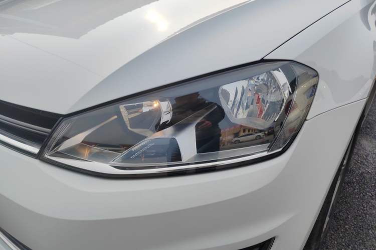 Used Volkswagen Golf 2016 230TSI Automatic Comfort Version Left Front Headlight