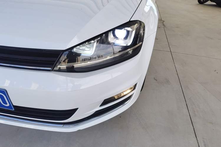 Used Volkswagen Golf 2016 230TSI Automatic Comfort Version Left Front Headlight