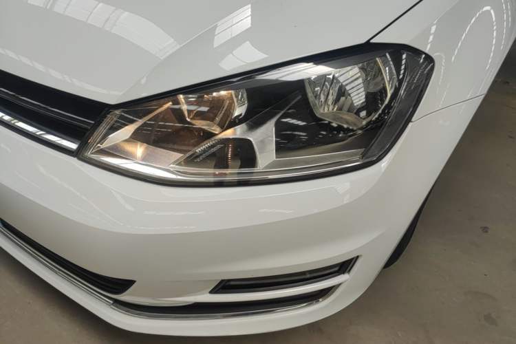Used Volkswagen Golf 2016 1.6L Manual Fashion Edition Left Front Headlight